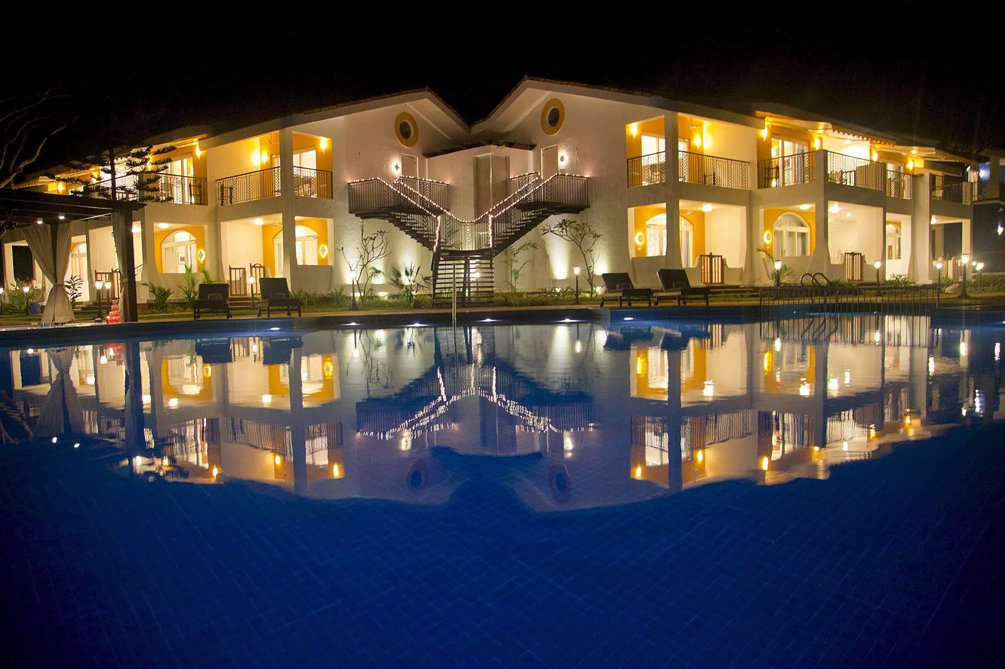 Acron Waterfront Resort Baga Exterior photo